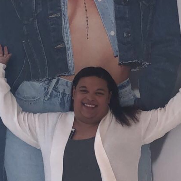 Meet your Posher, Tia - Picture 1 of 1